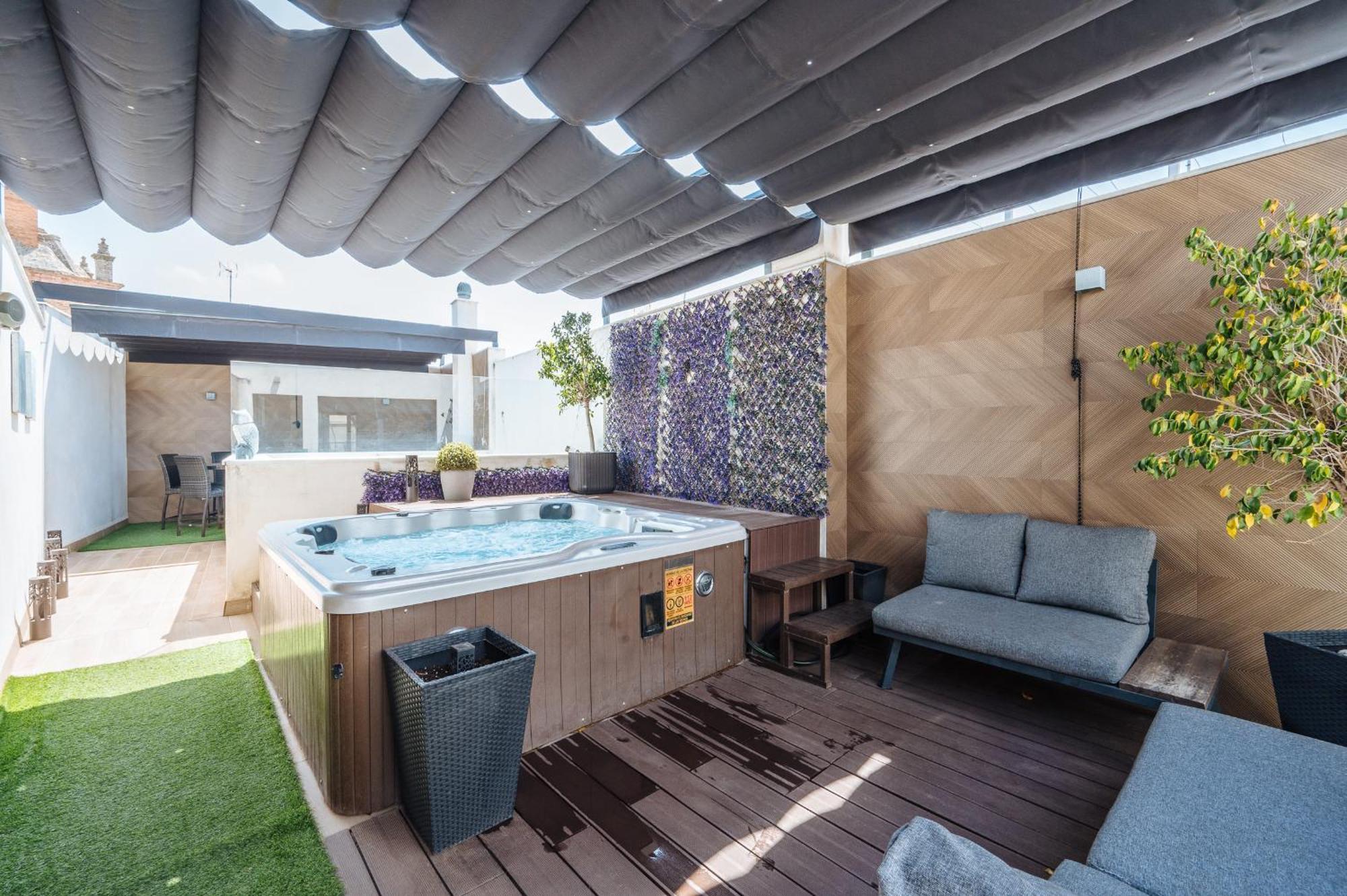 Elegant Duplex 3 Master Bedrooms And Private Seville Exterior photo