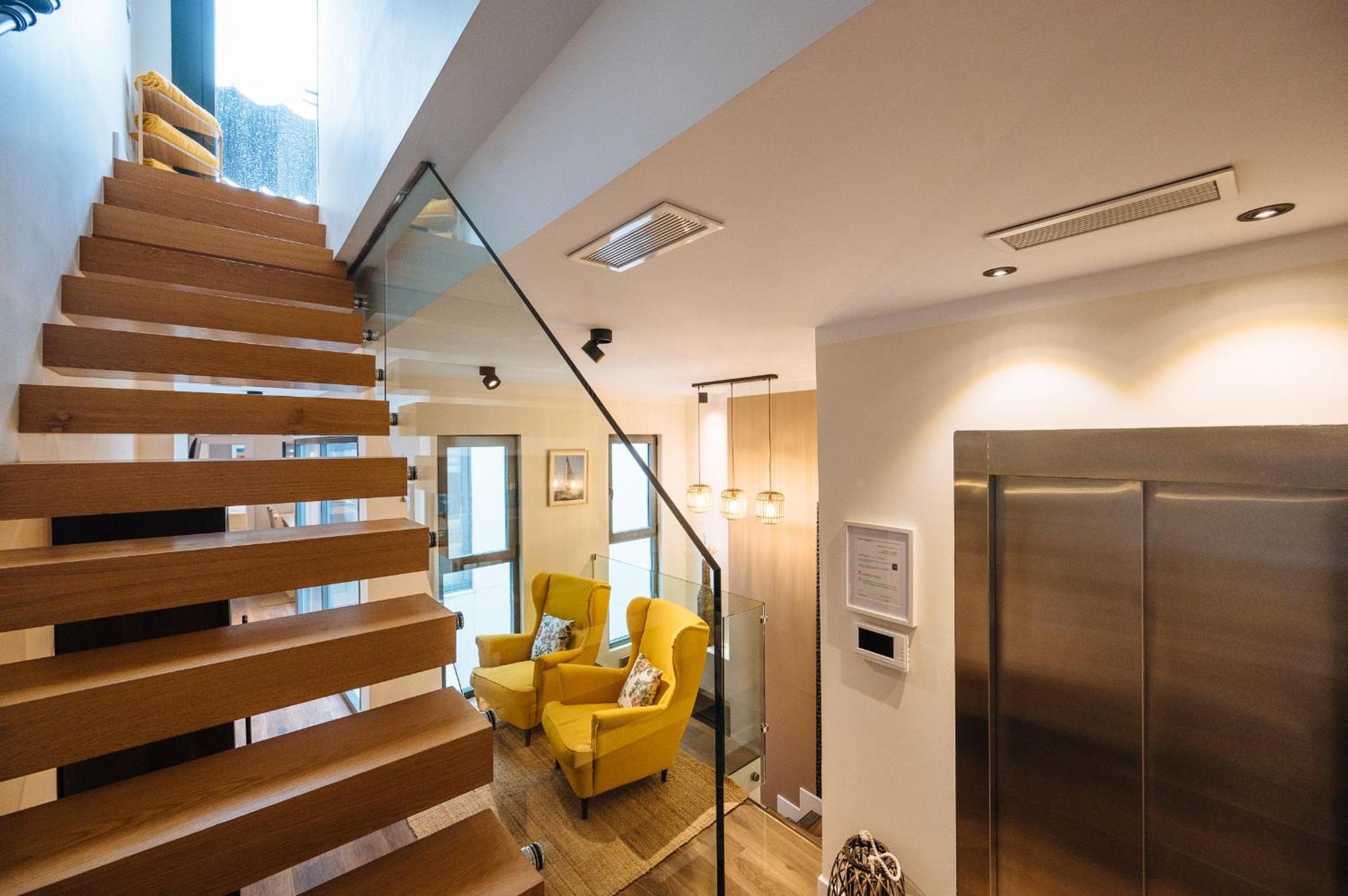 Elegant Duplex 3 Master Bedrooms And Private Seville Exterior photo