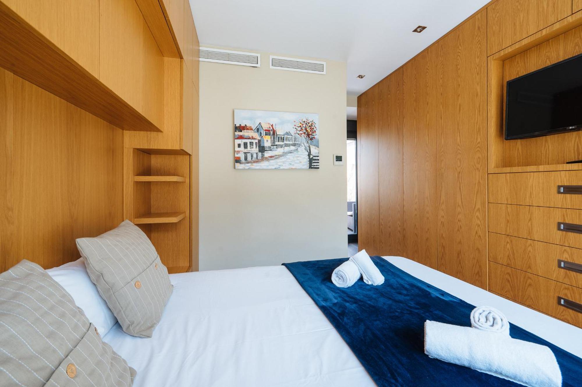 Elegant Duplex 3 Master Bedrooms And Private Seville Exterior photo