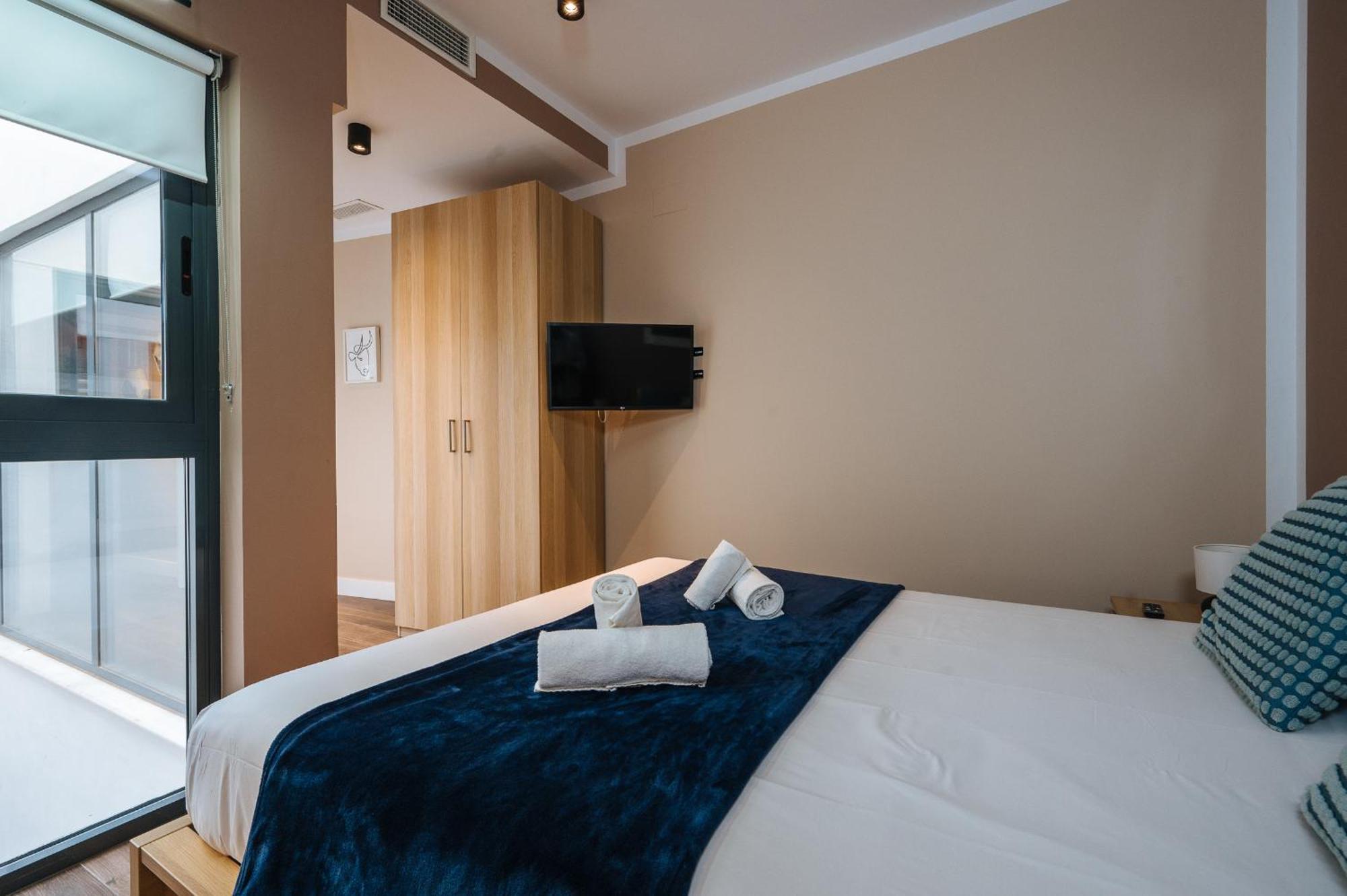 Elegant Duplex 3 Master Bedrooms And Private Seville Exterior photo